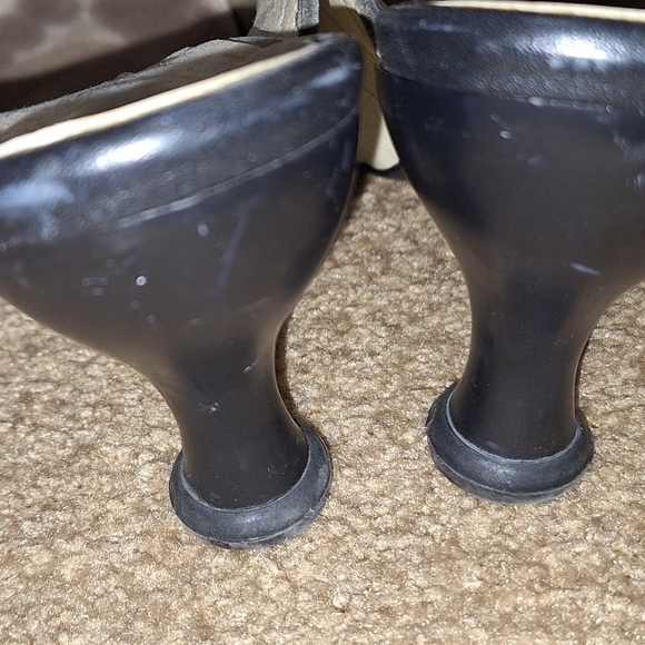 6.5 Fluevog Black Beige Sally Skull Bellevue Heels - Picture 7 of 7